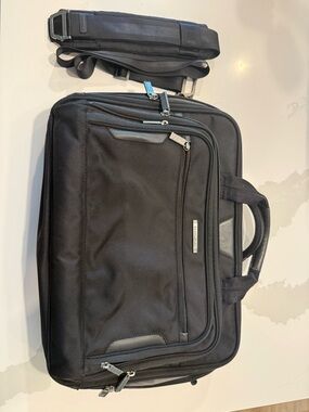 Briggs @ Riley medium clamshell brief, black.